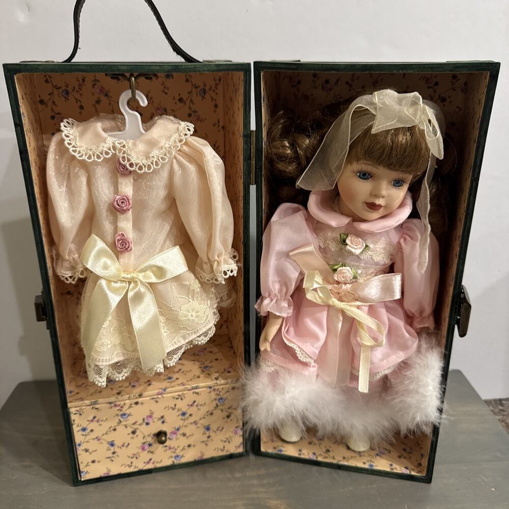 Cracker Barrel -Collectible Vintage Style Porcelain Doll In Collector Trunk